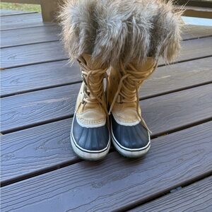 Sorel Winter Boots with Tan and Black